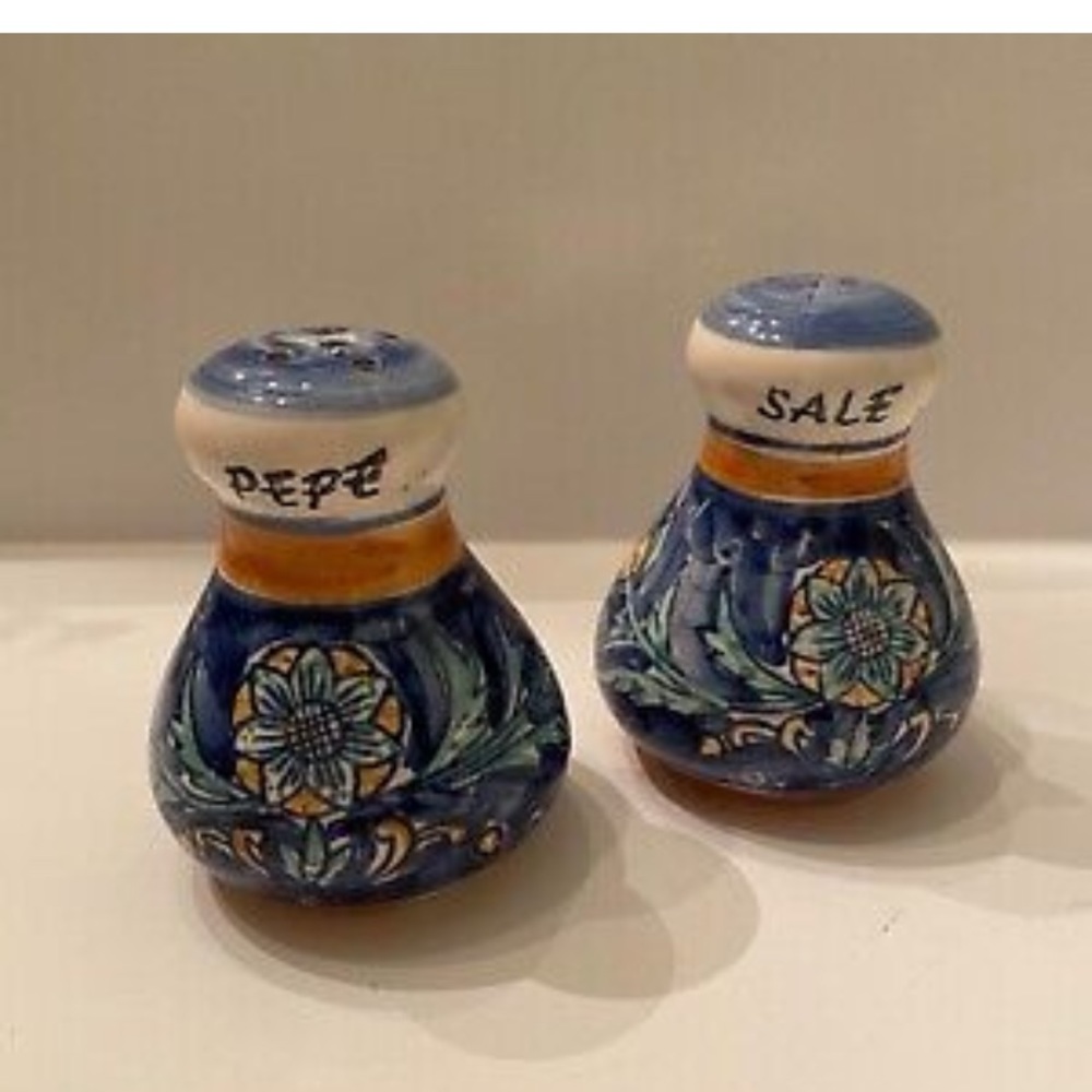 Deruta Salt and Pepper Set Handmade and Handpainted